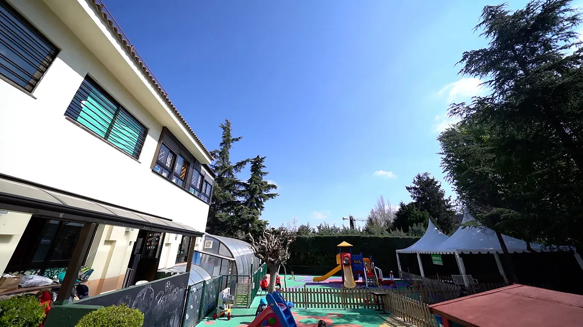 Colegio Brains Conde Orgaz — fachada del centro