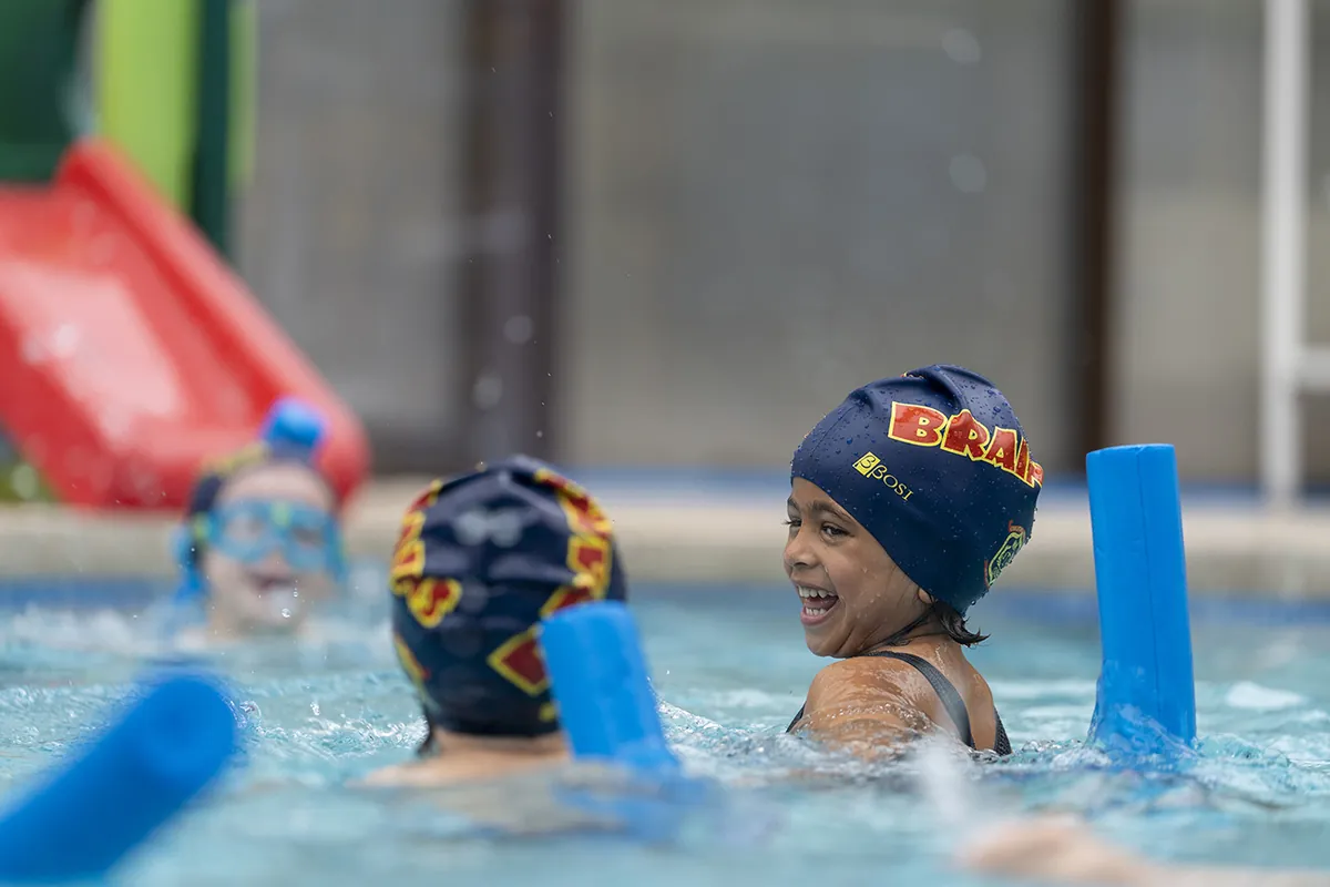 Colegio Brains Conde Orgaz — piscina climatizada
