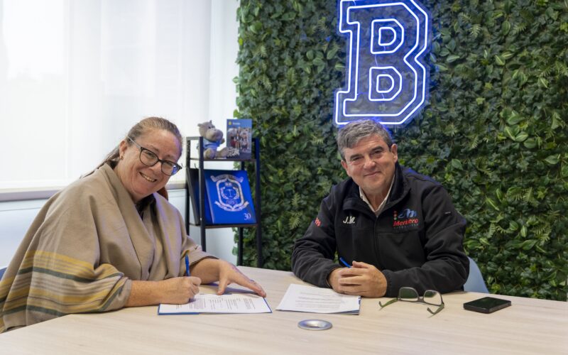 Firma acuerdo autoescuela