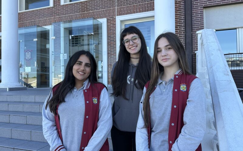 Alumnas ganadoras debate